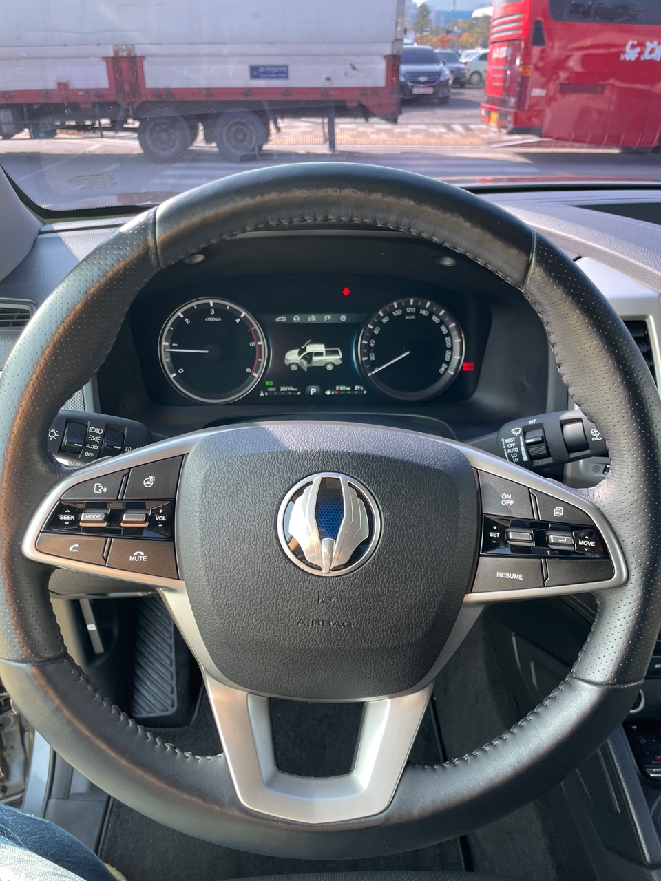 5j7duc5yw10x.jpg