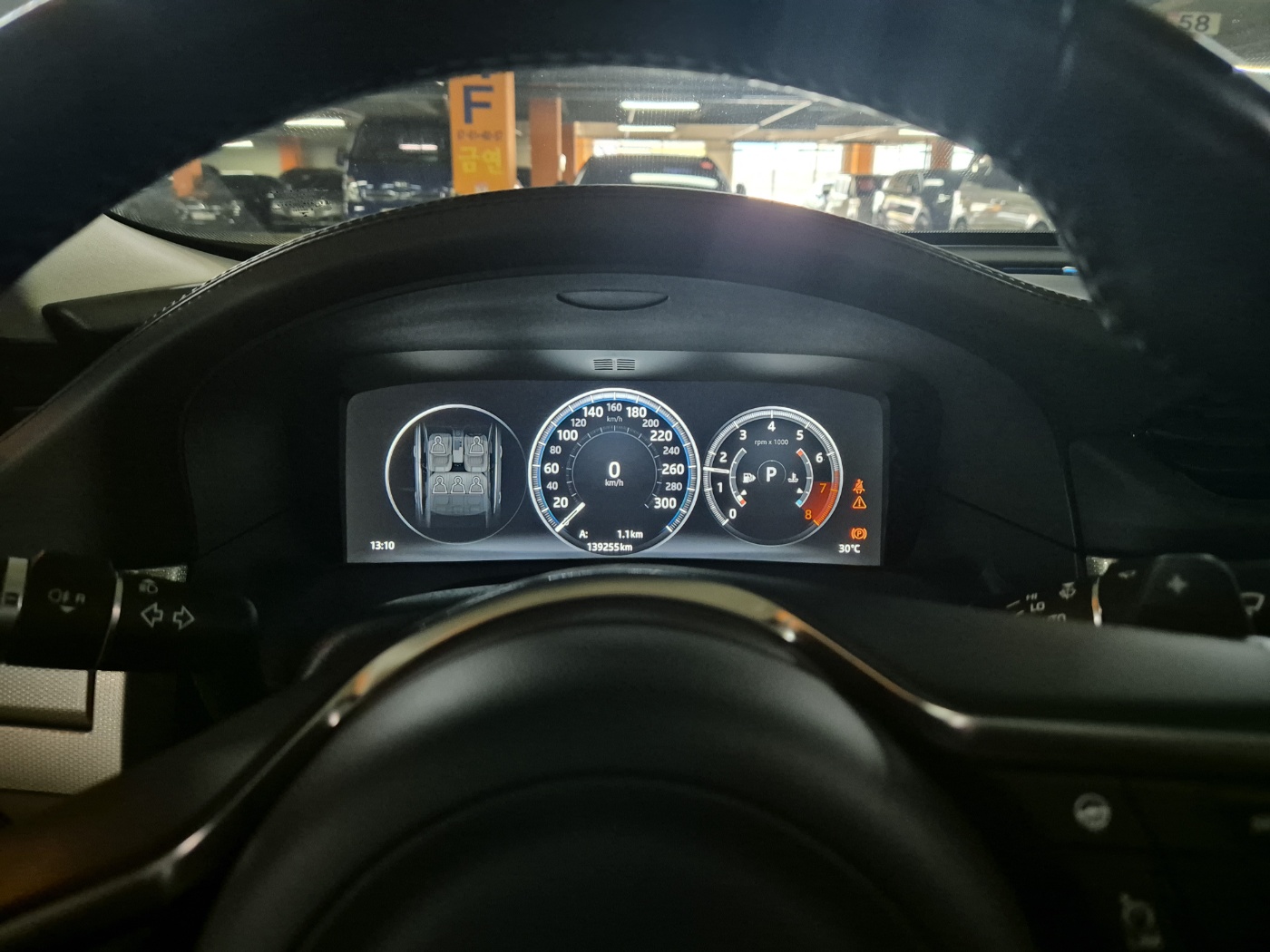 55447uq1h3j8412945.jpg